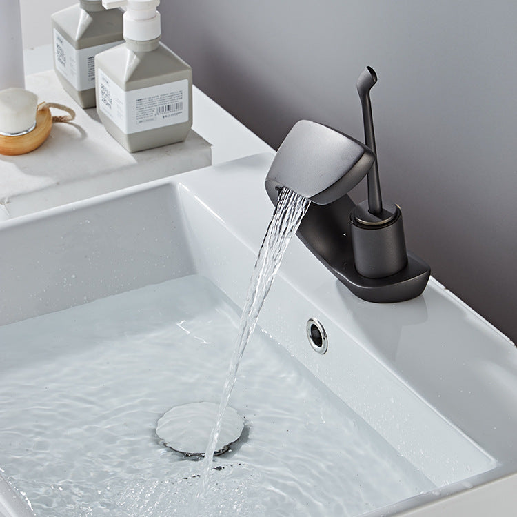 Grifo de lavabo empotrable simple de estilo nórdico de cobre para baño