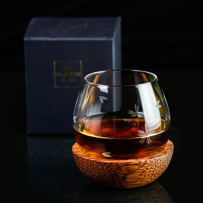 Whisky glass slow shaker