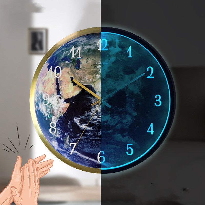 Reloj de pared con luz nocturna LED de inducción activada por voz Reloj mural luminoso creativo