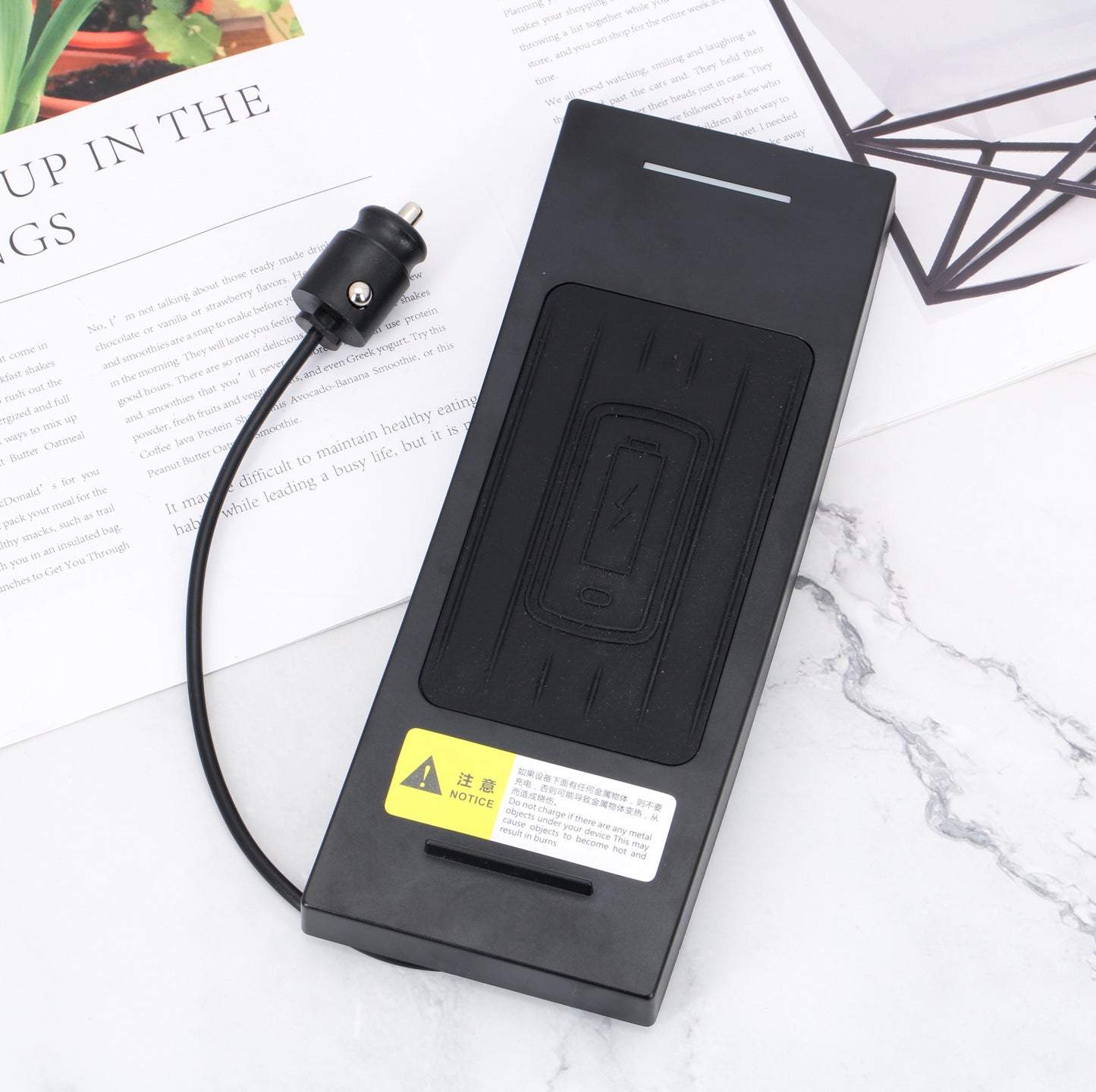 Chargeur sans fil pour téléphone portable modifié pour voiture spéciale