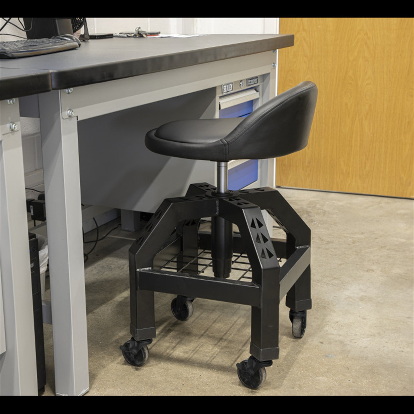 Auto Repair Work Bench With Work Tray