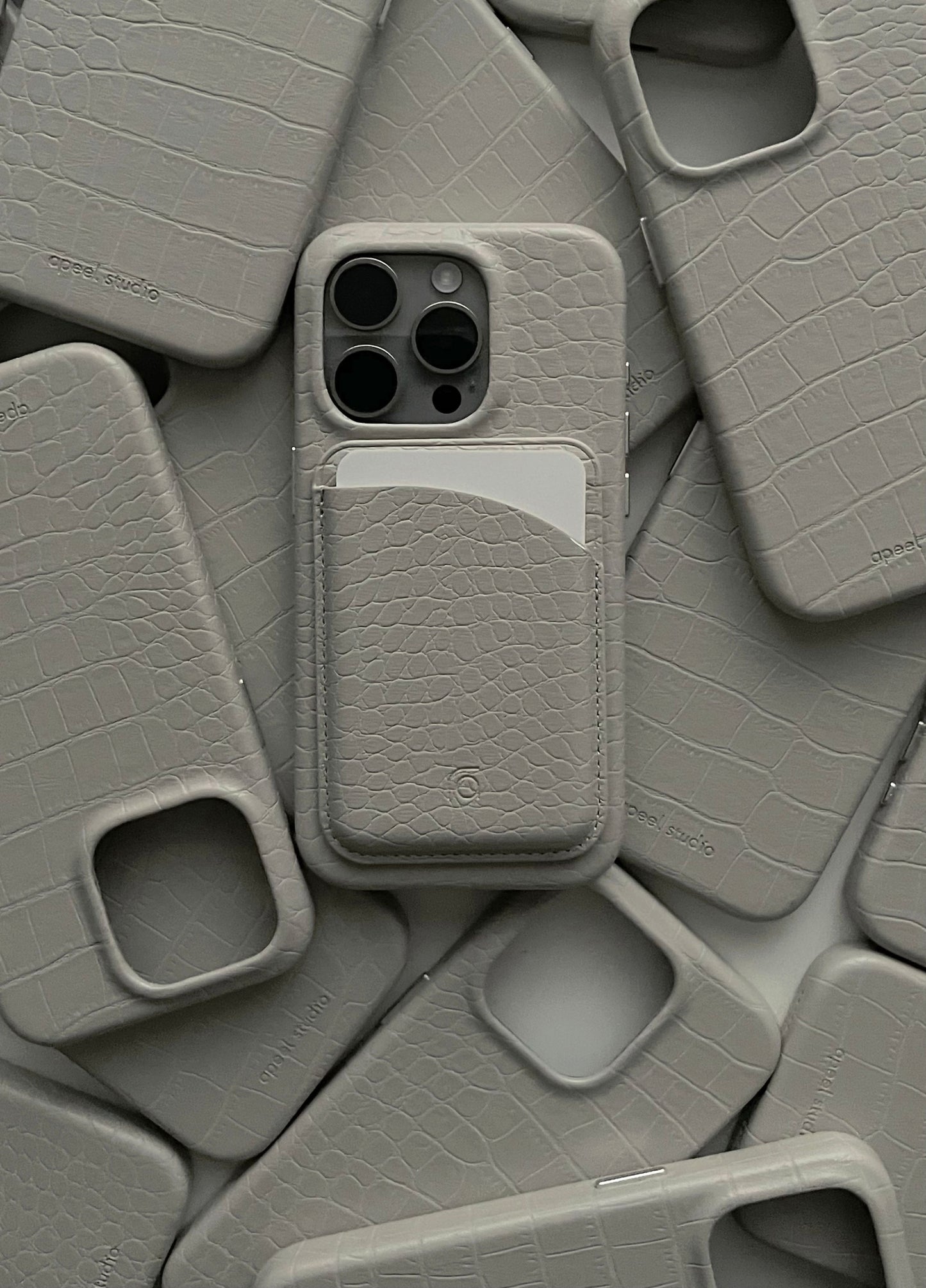 Étui de téléphone en cuir à motifs gris crème