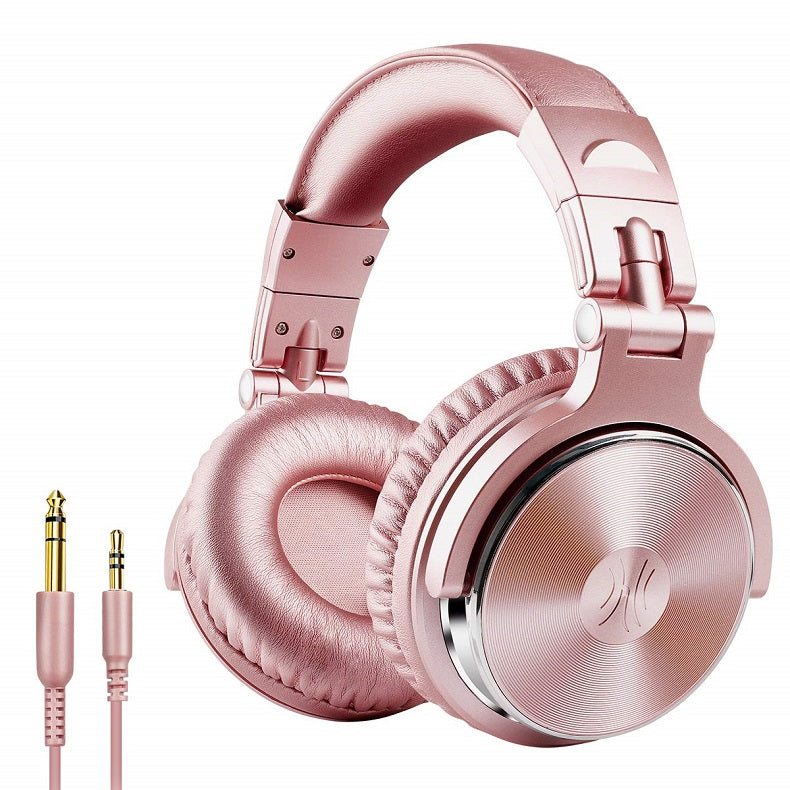 Wired headphones with large earmuffs