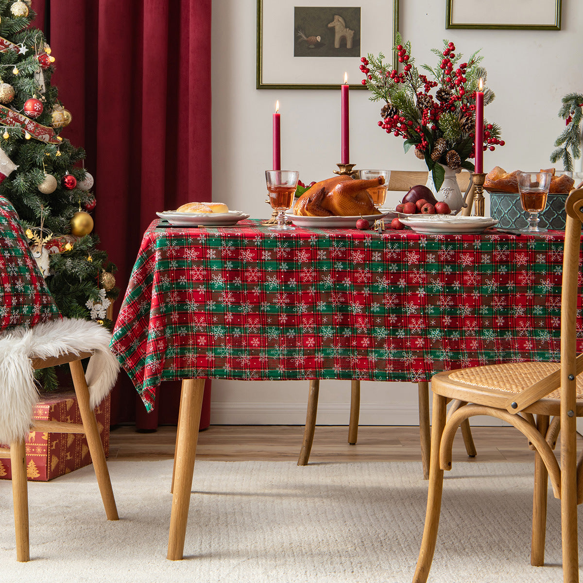 Decoración navideña con copos de nieve enrejados