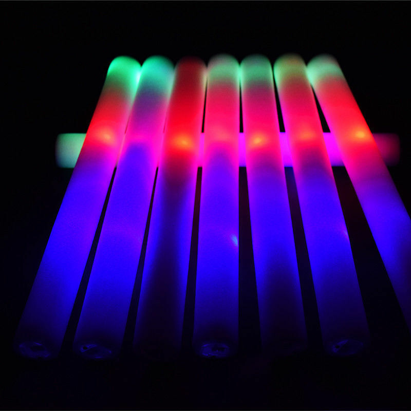 Bâtons de mousse LED multicolores clignotants, 50 à 100 pièces, brillent dans l'obscurité, pour fête, Concert