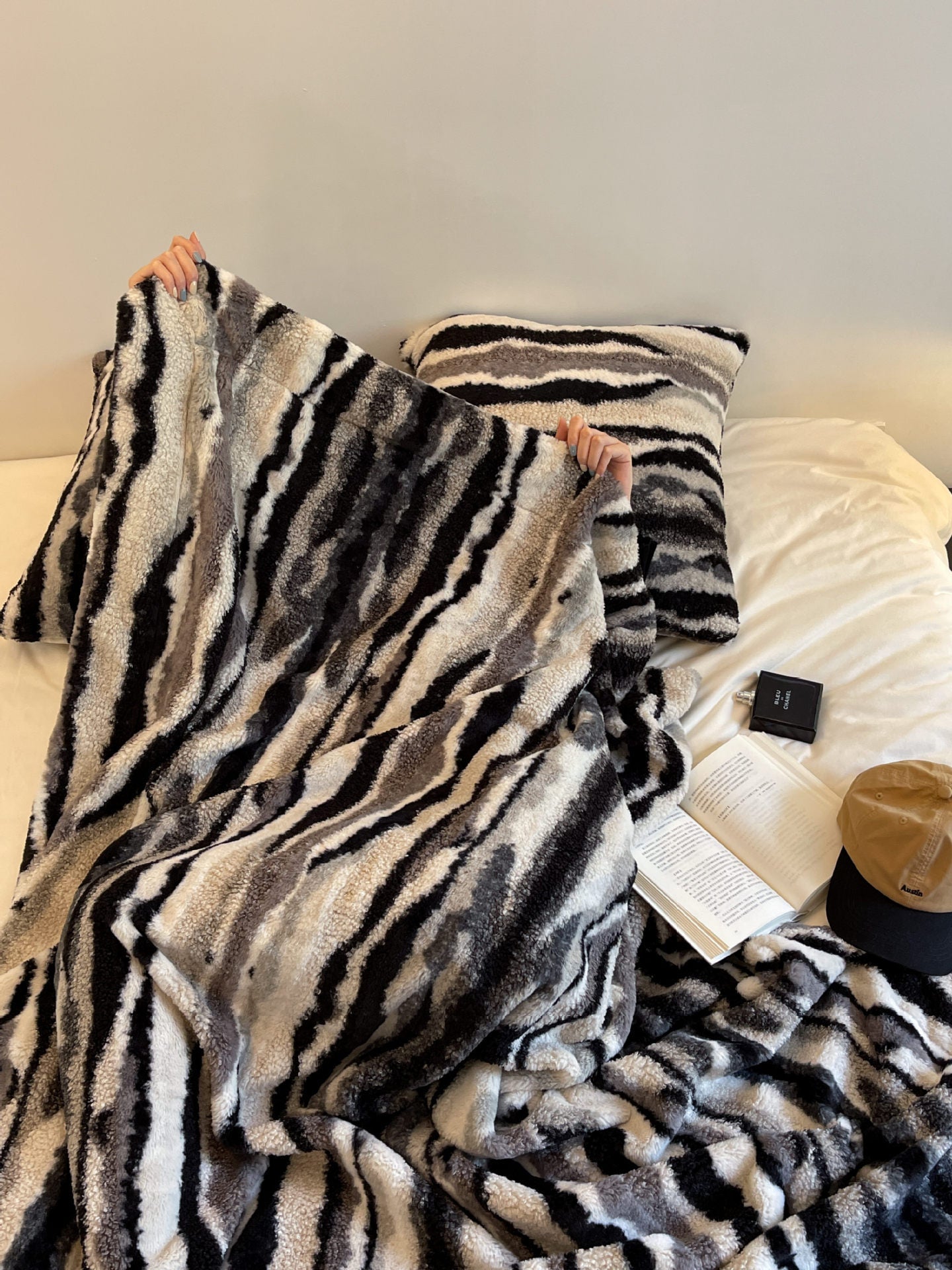 Tie-dyed Zebra Stripes Single Nap Blanket