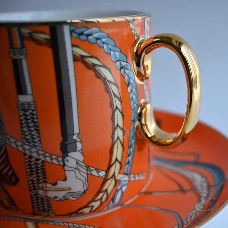 Costume de tasse à café et soucoupe en porcelaine tendre