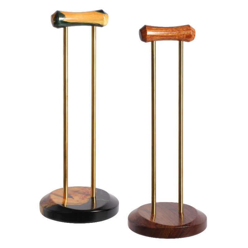 Auriculares de madera maciza con soporte de metal.