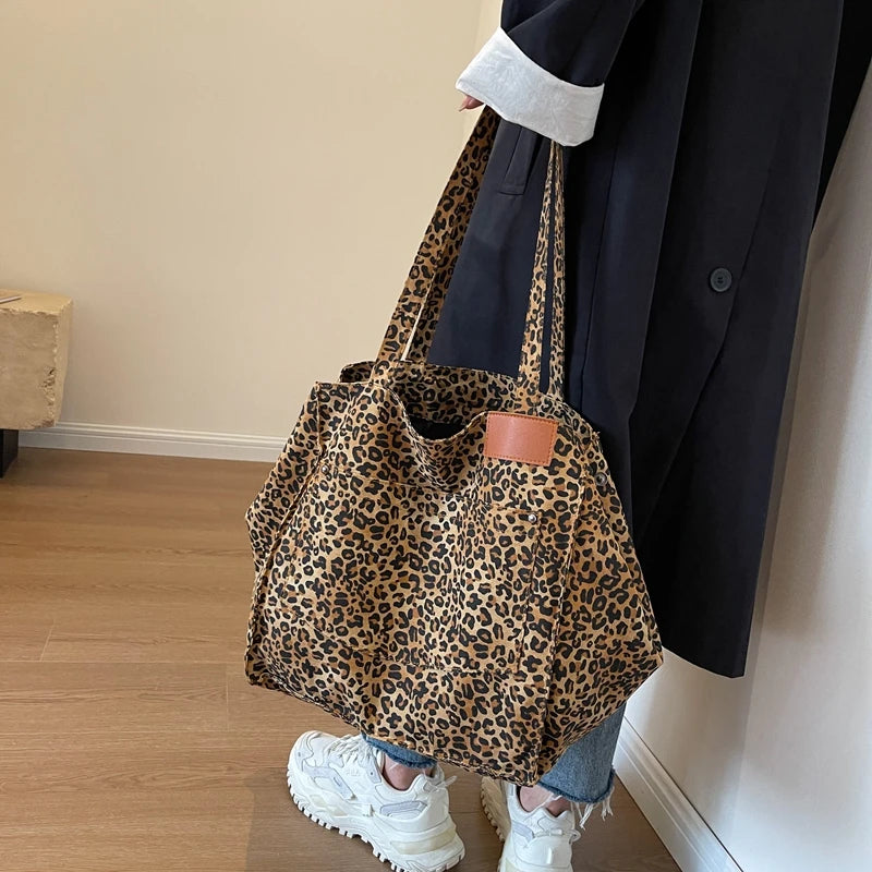 Bolsos de hombro de gran tamaño con estampado de leopardo para mujer, bolsos de compras de gran capacidad de lona Deformable, nuevos bolsos de lujo para invierno 2023