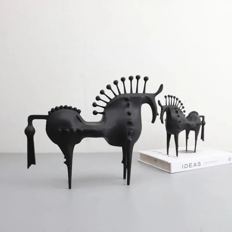 Thorn Horse Black Metal Abstract Statue,Creative Ornament, Home, Living Room, Office, Desktop Decoration, Handicraft Accessories