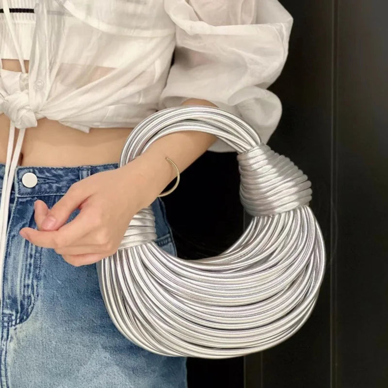 Bolsos de mano para mujer, oro nuevo 2023, marca de diseñador de lujo, bolsos para Fideos tejidos a mano, Hobo anudado con cuerda, bolso de mano de noche plateado elegante