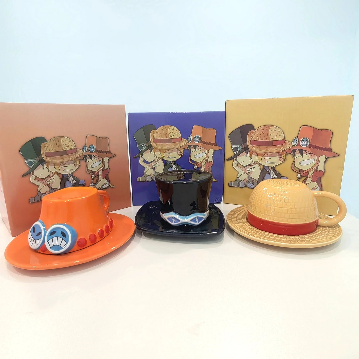 Taza de Cosplay de One Piece Luffy, taza de agua creativa con forma de sombrero de tres hermanos, taza de café Luffy Ace Sabo, Taza de cerámica para fiestas