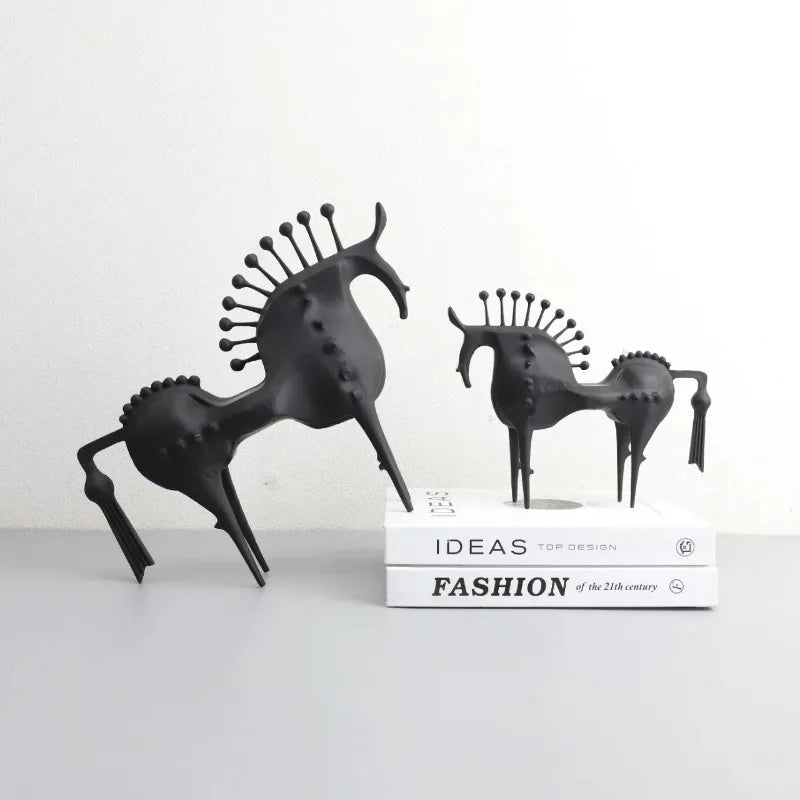 Thorn Horse Black Metal Abstract Statue,Creative Ornament, Home, Living Room, Office, Desktop Decoration, Handicraft Accessories