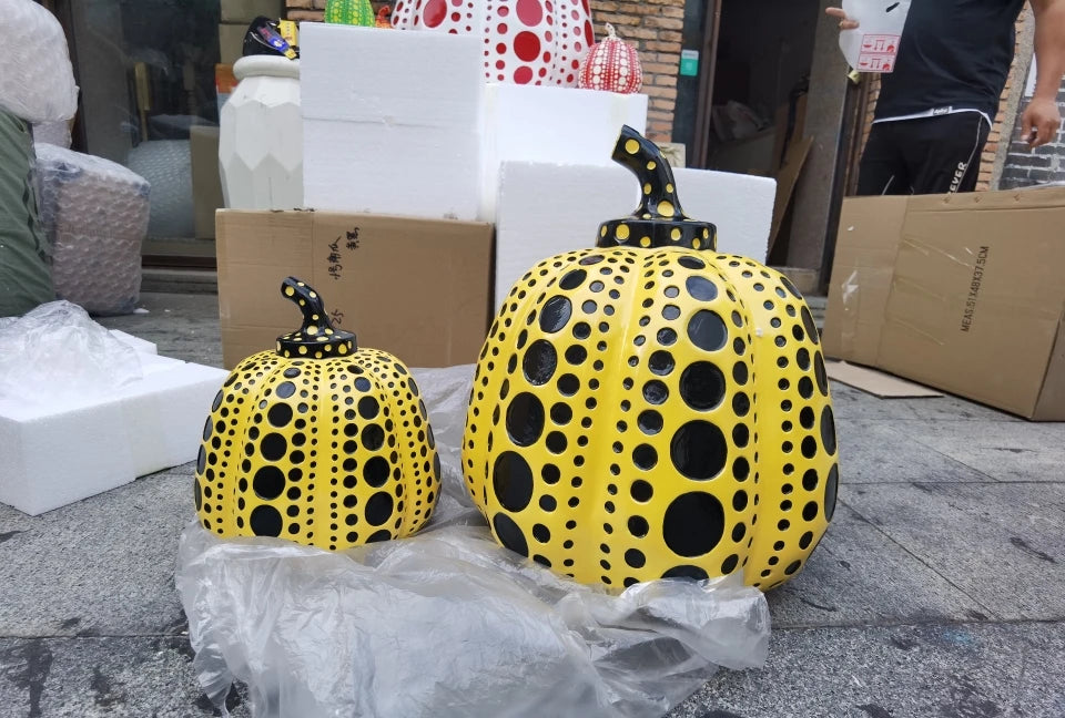 Kusama Yayoi Pumpkin Statue Japanese Art Wave Point Pumpkin Sculpture Morden Resin Crafts Office Home Interior Decor Gifts