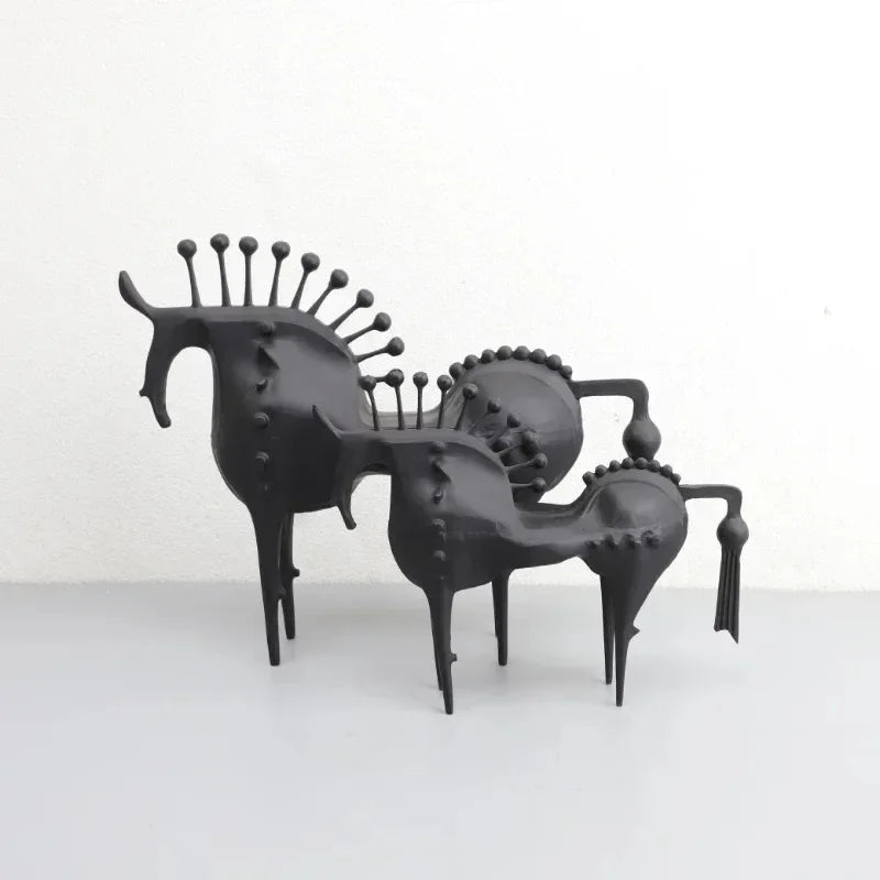 Thorn Horse Black Metal Abstract Statue,Creative Ornament, Home, Living Room, Office, Desktop Decoration, Handicraft Accessories