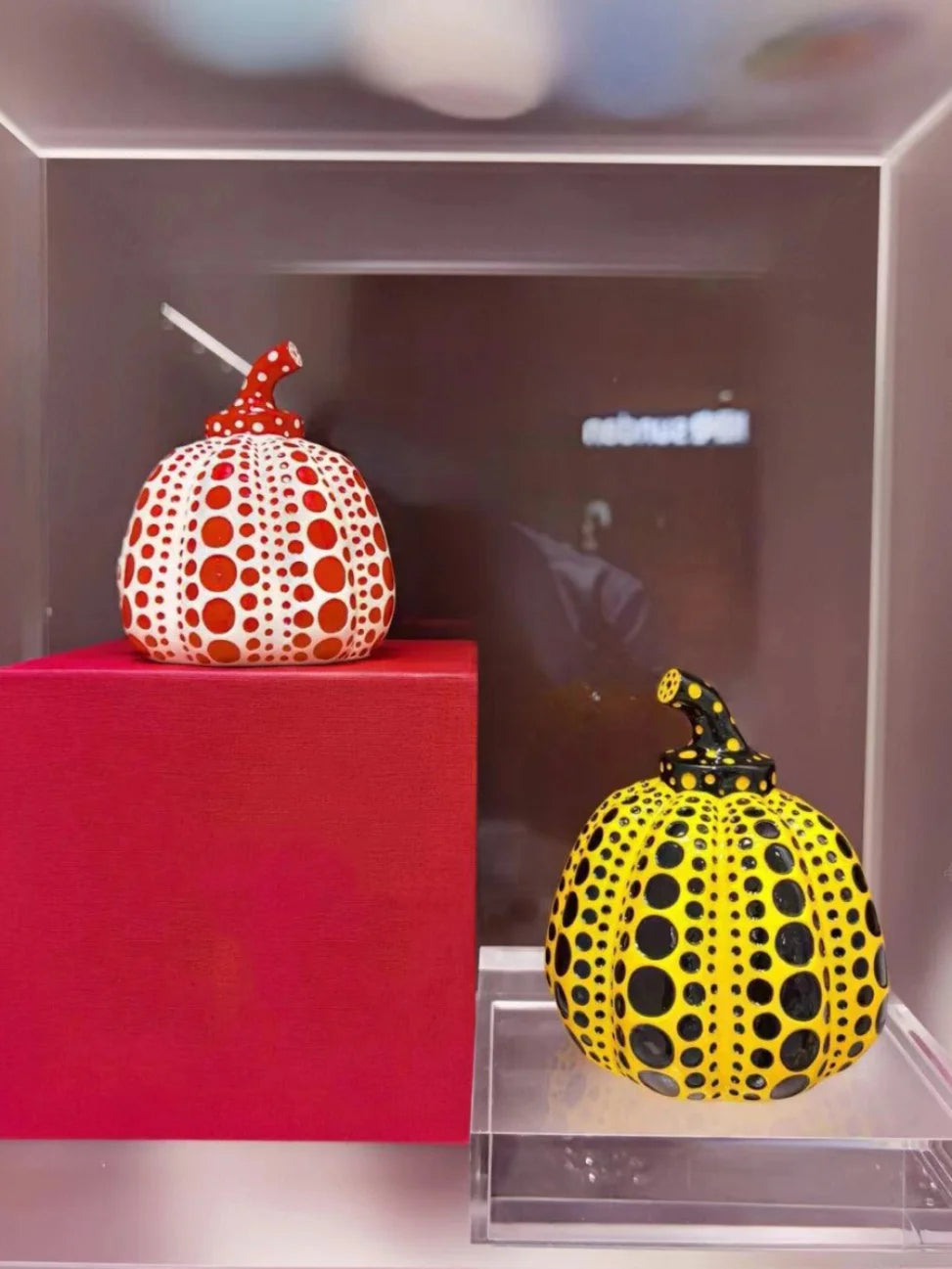 Kusama Yayoi Pumpkin Statue Japanese Art Wave Point Pumpkin Sculpture Morden Resin Crafts Office Home Interior Decor Gifts