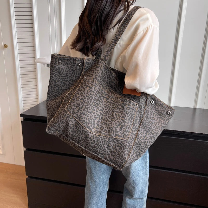 Bolsos de hombro de gran tamaño con estampado de leopardo para mujer, bolsos de compras de gran capacidad de lona Deformable, nuevos bolsos de lujo para invierno 2023