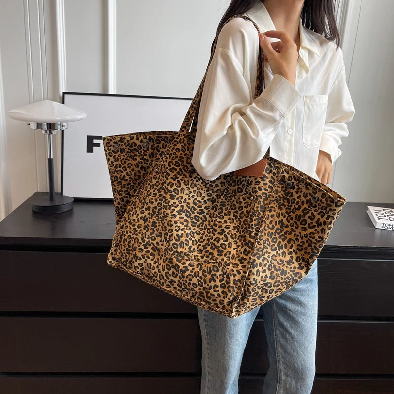 Bolsos de hombro de gran tamaño con estampado de leopardo para mujer, bolsos de compras de gran capacidad de lona Deformable, nuevos bolsos de lujo para invierno 2023