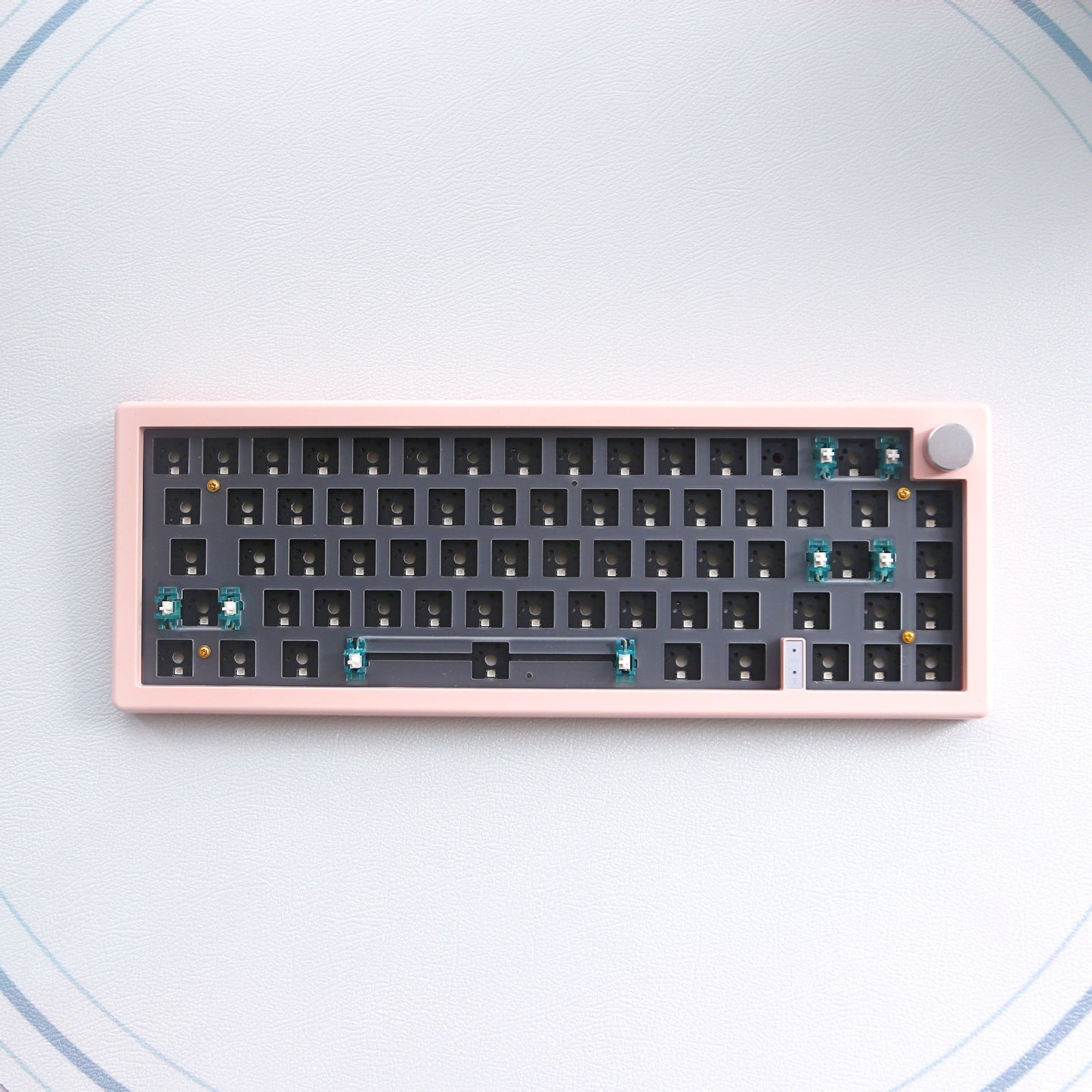 Kit de teclado mecánico retroiluminado RGB de enchufe caliente con soporte de perilla DIY personalizado de tres modelos