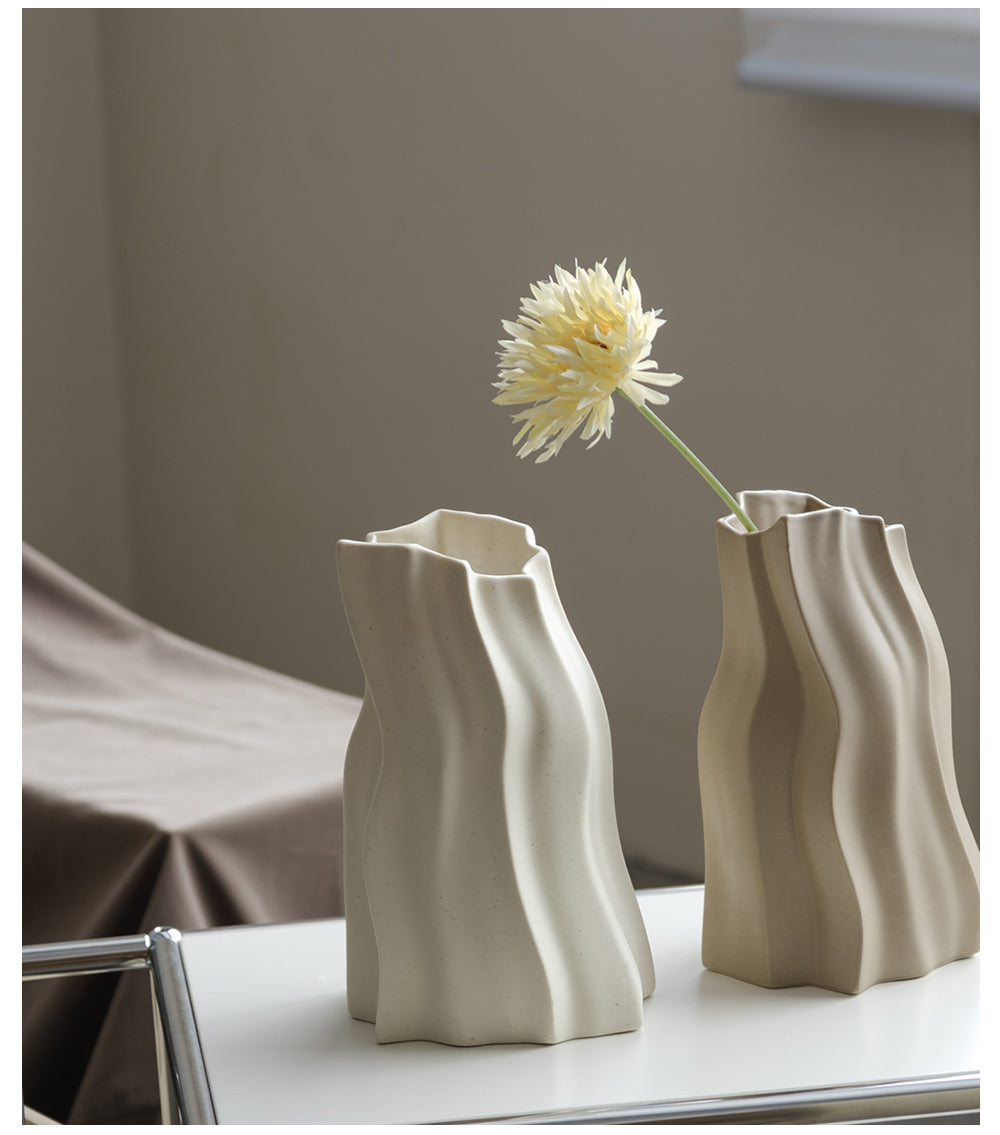 Nordic Simple Pleated Vase Art B & B