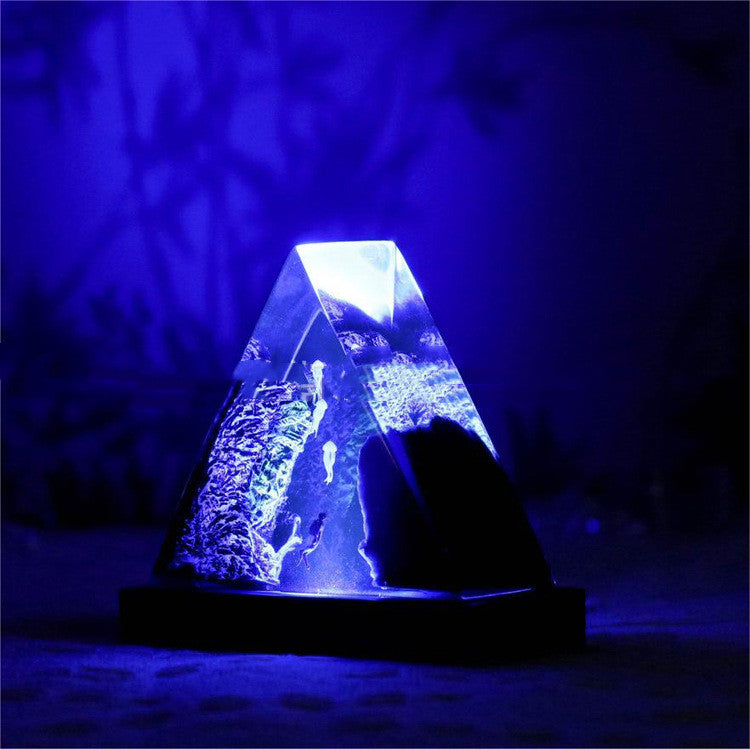 Lámpara de noche pequeña de madera triangular de estilo creativo, luz ambiental de resina para buceador, medusas, trinchera